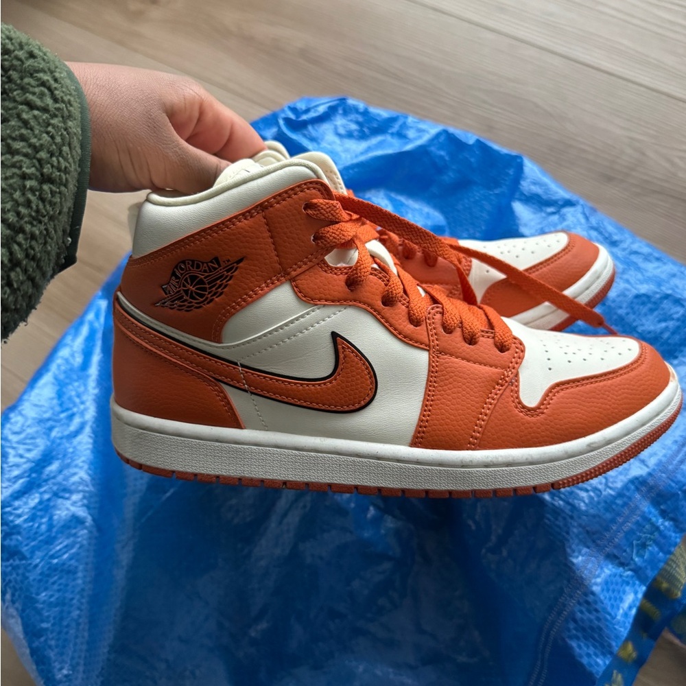 Nike Jordan AJ 1 Mid size 10W orange